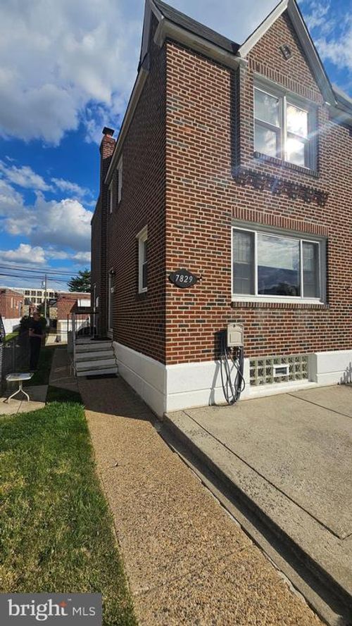 7829 Horrocks St, PHILADELPHIA, PA, 19152-3708 | Card Image