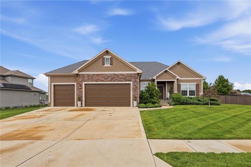 34533 W 82nd St, De Soto, KS, 66018-8018 | Card Image