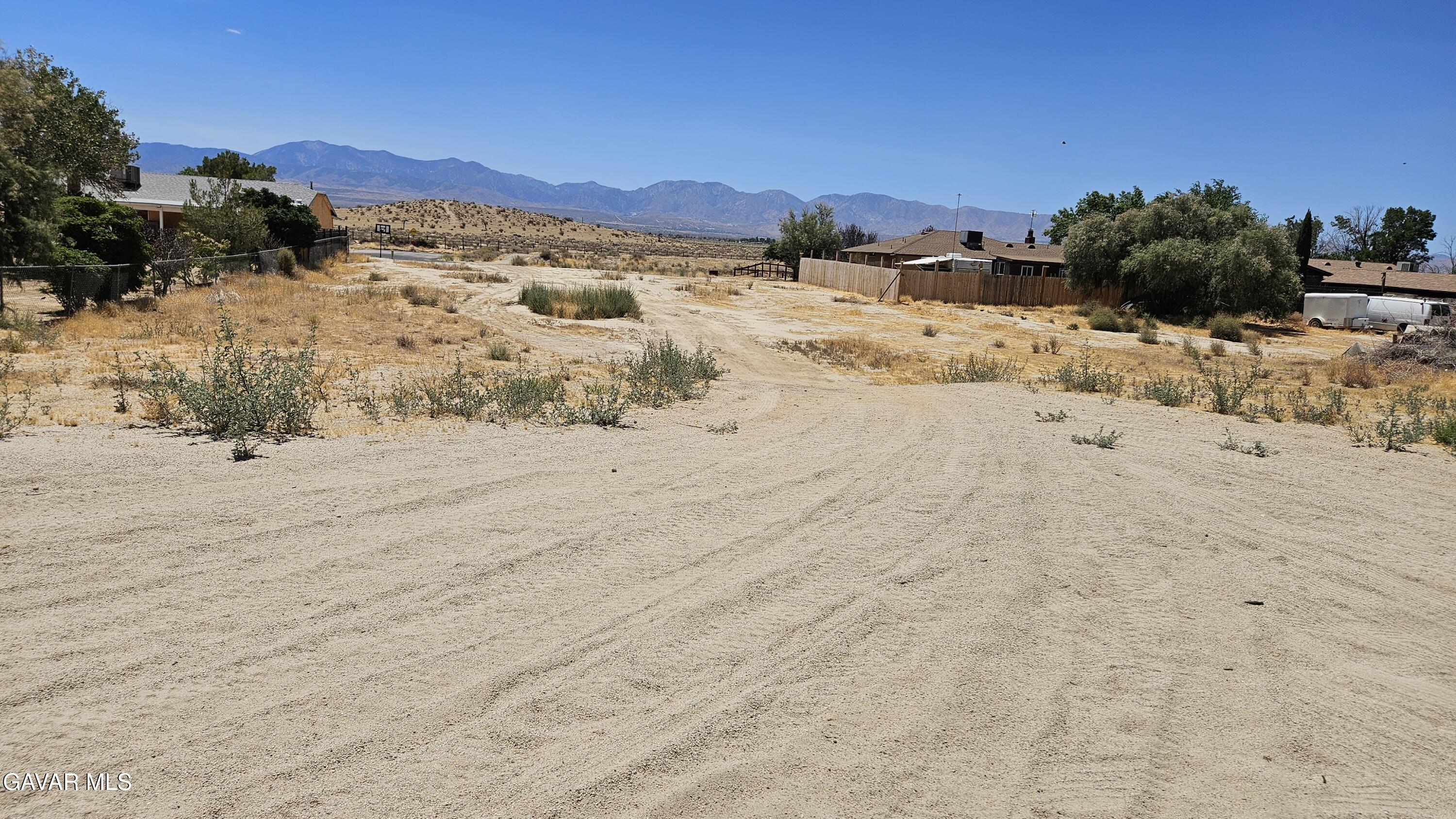 Land in Lake Los Angeles 5