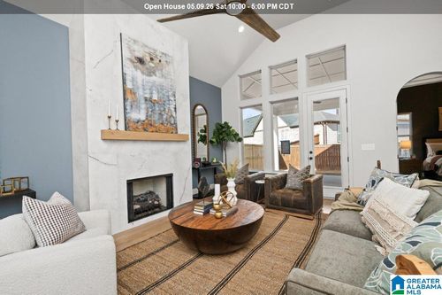 6123 Avonleigh Crescent, HOOVER, AL, 35244 | Card Image