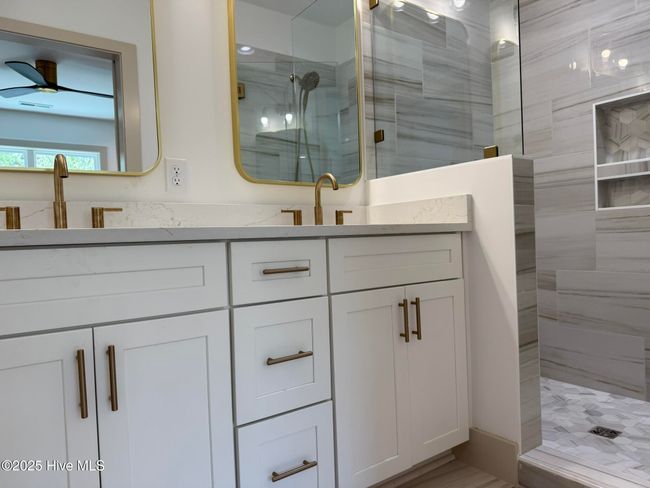 108 Se 75 Th St, House other with 5 bedrooms, 6 bathrooms and 2 parking in Oak Island NC | Image 25