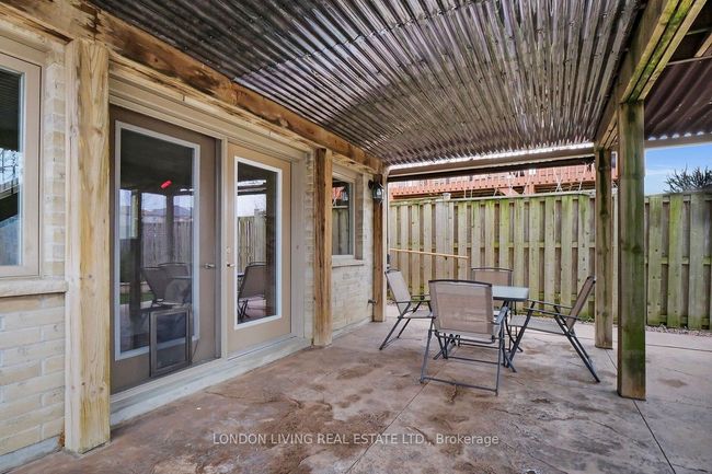 2820 Devon Rd, House other with 4 bedrooms, 3 bathrooms and 4 parking in London ON | Image 37