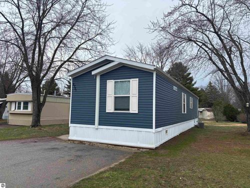 2751 Ray Blvd, Traverse City, MI, 49686-4924 | Card Image