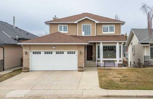 1555 Meadowbrook Drive Se, Home with 5 bedrooms, 3 bathrooms and 4 parking in Airdrie AB | Card Image