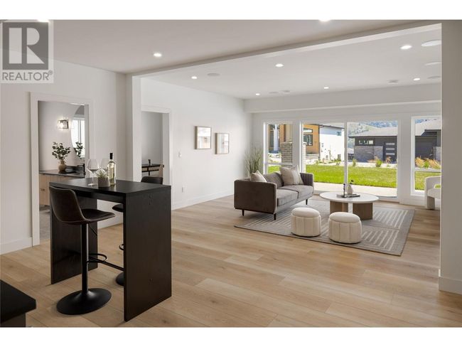 893 Loseth Dr, House other with 6 bedrooms, 4 bathrooms and 4 parking in Kelowna BC | Image 38