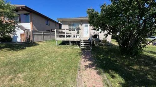 532 34 Avenue Ne, Home with 1 bedrooms, 2 bathrooms and 4 parking in Calgary AB | Card Image