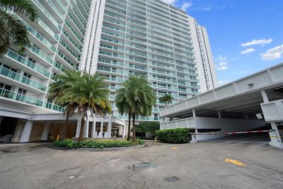 215 - 100 Bayview Dr, Condo with 2 bedrooms, 2 bathrooms and null parking in Sunny Isles Beach FL | Image 3