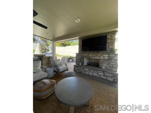 1705 Wildflower Ct, Vista, CA, 92083-5598 | Card Image