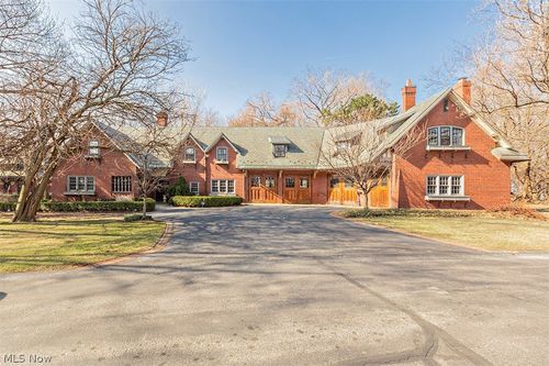 10 E Hanna Ln, Bratenahl, OH, 44108-1164 | Card Image