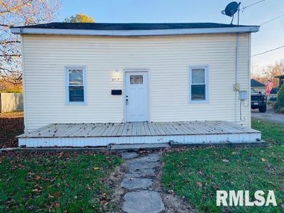 2617 Cherry Street, House other with 2 bedrooms, 1 bathrooms and null parking in Mt Vernon IL | Image 1