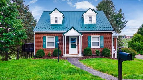 122 W Belleview Dr, Weirton, WV, 26062-3631 | Card Image