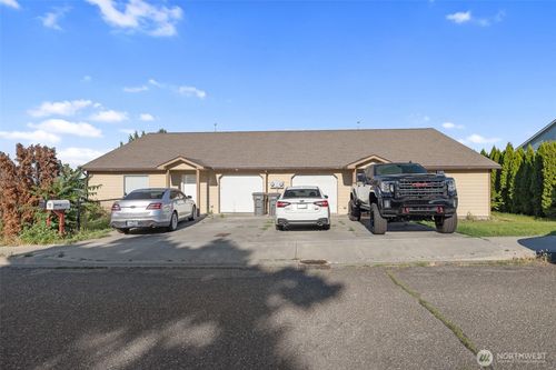 1105 S Olympia Pl, Kennewick, WA, 99337-4042 | Card Image