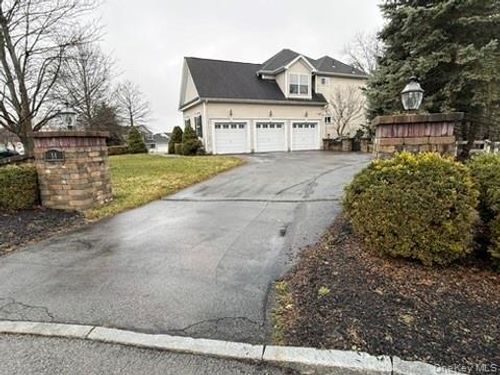 14 Bridle Ct, Goshen, NY, 10924-1207 | Card Image