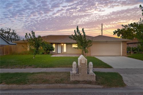 1242 Memorial Pkwy Parkway, Portland, TX, 78374 | Card Image