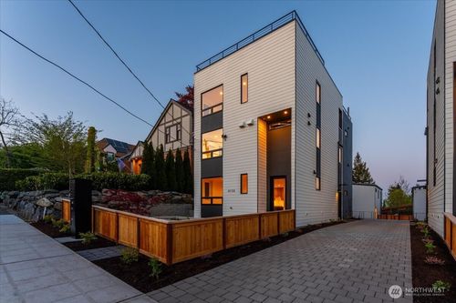 4122 Burke Avenue N, Seattle, WA, 98103 | Card Image