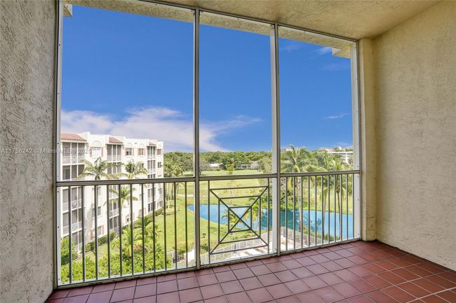 APT-501 - 3500 Oaks Clubhouse Dr, Condo with 3 bedrooms, 2 bathrooms and null parking in Pompano Beach FL | Image 45