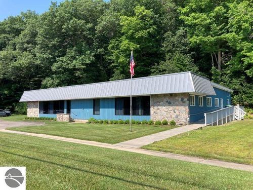 3639 Cass Rd, Traverse City, MI, 49684-9102 | Card Image