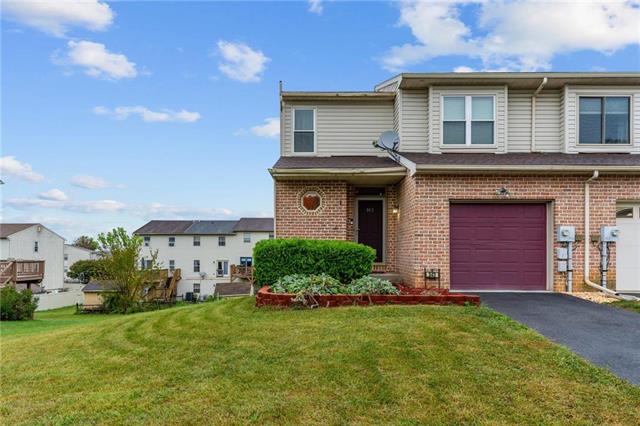 Avi Dr, Alburtis, PA 18011