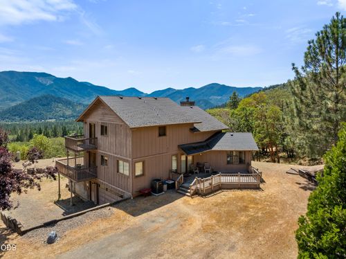 919 Scott Dr, Grants Pass, OR, 97527-9413 | Card Image