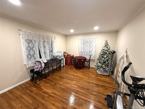 7 Clarissa Dr, Hicksville, NY, 11801-4613 | Card Image