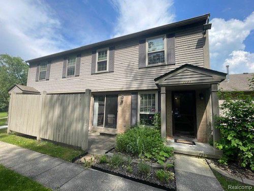 3181 Hidden Ridge Dr, Waterford, MI, 48328-2585 | Card Image