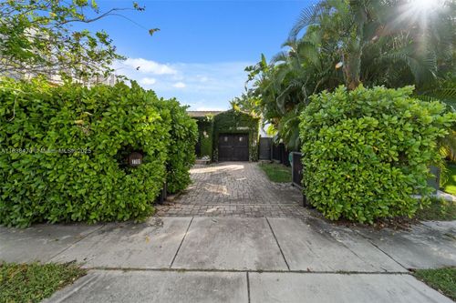 7701 Ne 8th Ave, Miami, FL, 33138-5276 | Card Image