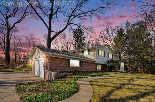 8841 Clark Rd, Clarkston, MI, 48346-1044 | Card Image