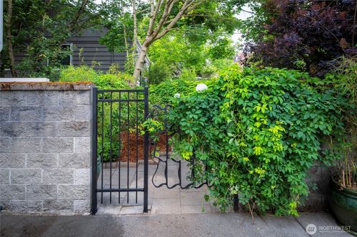 831 19th Ave S, Seattle, WA, 98144-2917 | Card Image