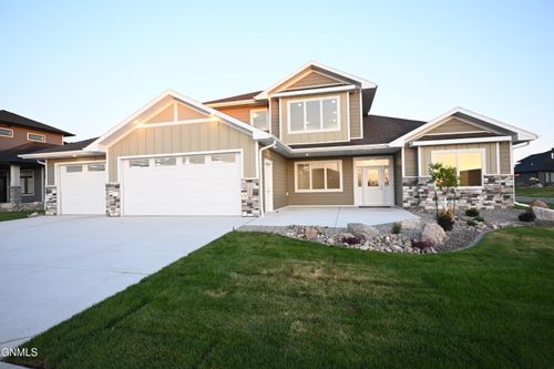1620 Community Loop, Bismarck, ND, 58503-7436 | Card Image
