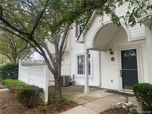 22192 Cape Cod Way, Farmington Hills, MI, 48336-4363 | Card Image