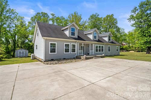 111 Robin St, Hendersonville, NC, 28739-5537 | Card Image