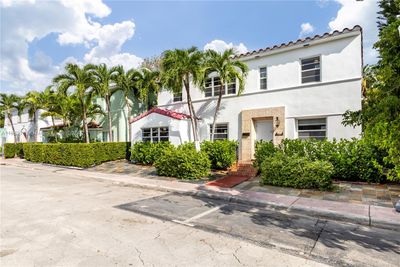 829 Espanola Way, House other with 4 bedrooms, 3 bathrooms and null parking in Miami Beach FL | Image 3