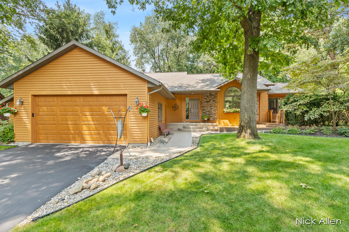 Riverwoods Ct, Rockford, MI 49341