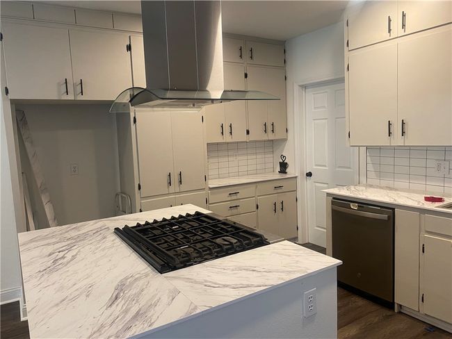 Gas Stove with Vent A Hood | Image 6