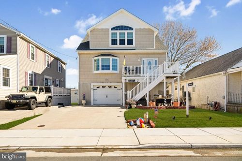 537 W Pine Ave, WEST WILDWOOD, NJ, 08260-2131 | Card Image