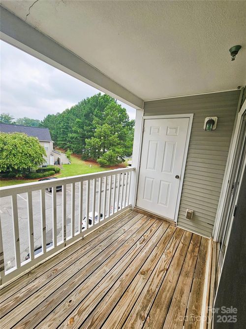 1162 Plaza Walk Dr, Charlotte, NC, 28215-1814 | Card Image