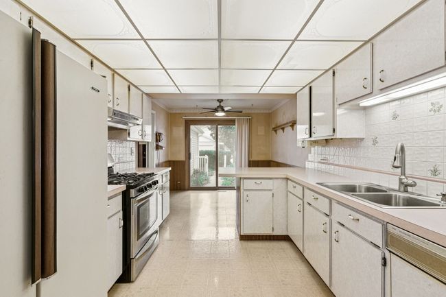 0 - 12 N Waterford Dr, Condo with 3 bedrooms, 3 bathrooms and 1 parking in Schaumburg IL | Image 8