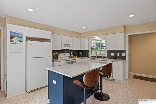 3609 Armbrust Dr, Omaha, NE, 68124-3744 | Card Image