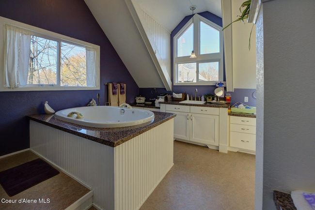723 Pine St, House other with 2 bedrooms, 3 bathrooms and null parking in Sandpoint ID | Image 21