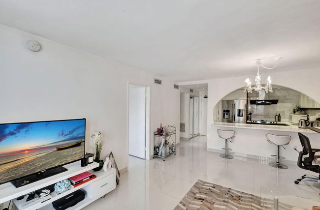 APT-220 - 401 Ocean Dr, Condo with 1 bedrooms, 1 bathrooms and null parking in Miami Beach FL | Image 6