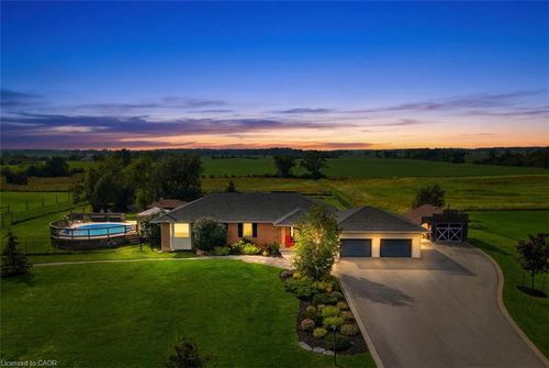 4276 Westbrook Rd, Binbrook, ON, L0R1C0 | Card Image