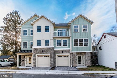 17 Wilson St, Lambertville, NJ, 08530-1813 | Card Image