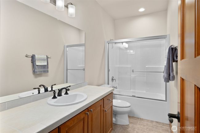 Down stairs full bathroom | Image 34