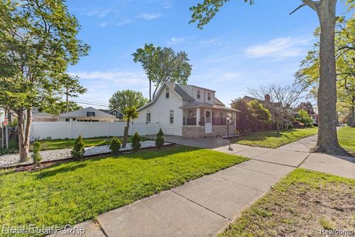 21047 Outer Dr, Dearborn, MI, 48124-3027 | Card Image