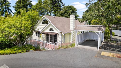 3693-1507 Queensbury Ave, Saanich, BC, V8P5M5 | Card Image