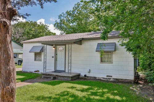 318 Cunningham St, Gainesville, TX, 76240-4341 | Card Image
