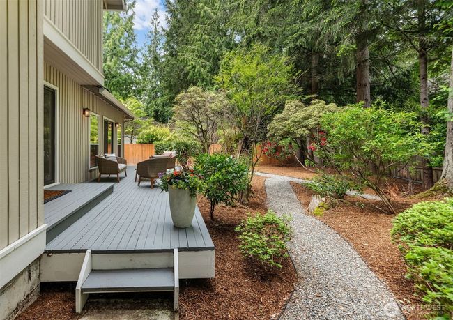 Lots of room for dining and relaxing | Image 29