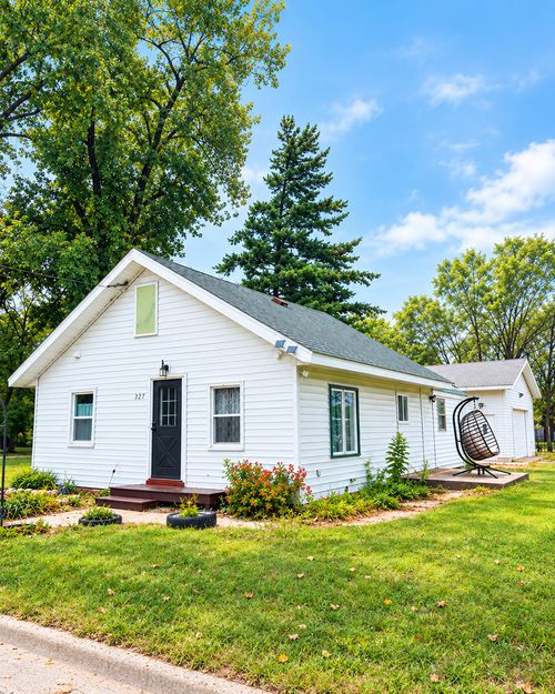 327 11th St S, Sauk Rapids, MN, 56379-1025 | Card Image