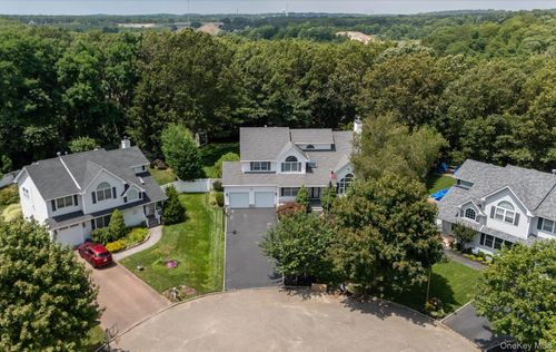 5 Cameron Ct, Commack, NY, 11725-1352 | Card Image