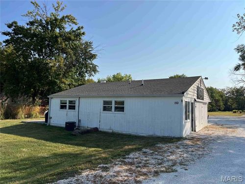 140 N Ethlyn Rd, Winfield, MO, 63389-3622 | Card Image